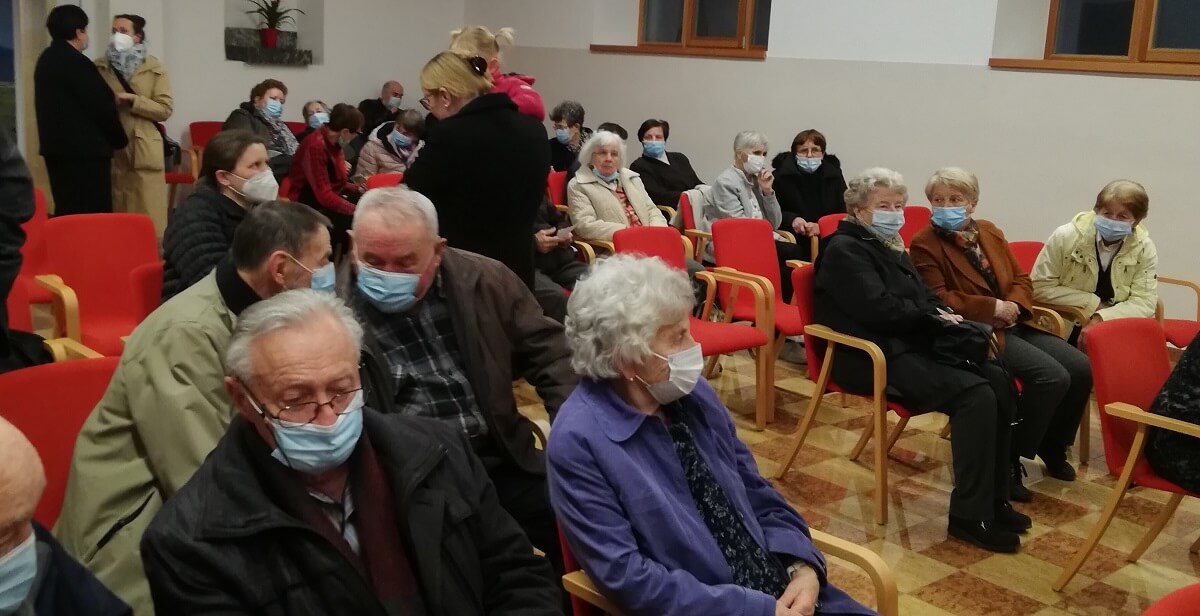 Številni obiskovalci so z zanimanjem prisluhnili dr. Heleni Jaklitsch.